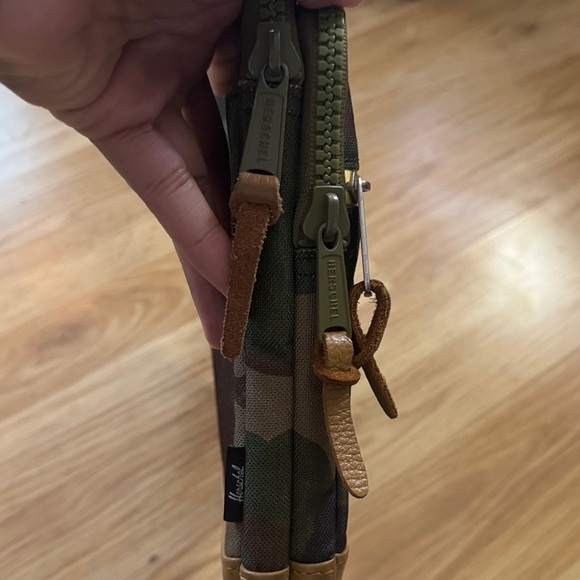 Herschel 16” Laptop Bag ✨ - Picture 8 of 11